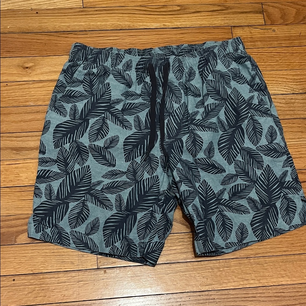 ROWM 8’ Men's Leaf Print Shorts - Green and Gray